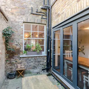  Apartment Bright De Beauvoir Pied A Terre